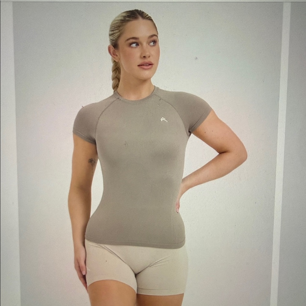 Oner Active GO TO SEAMLESS FITTED TOP